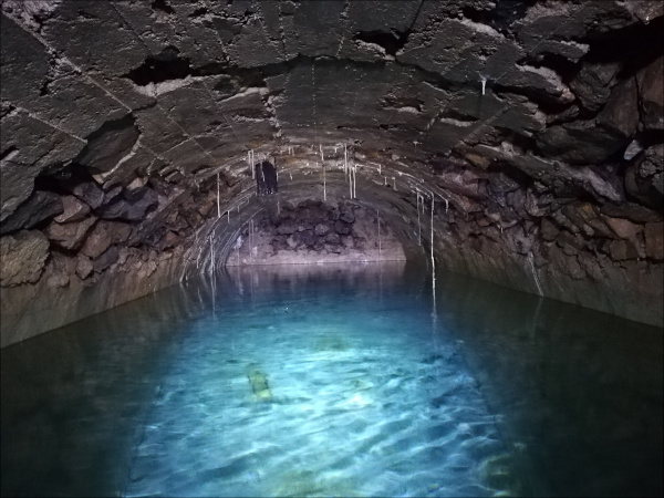 Aljibe en el interior de la mina Maldonado Viejo