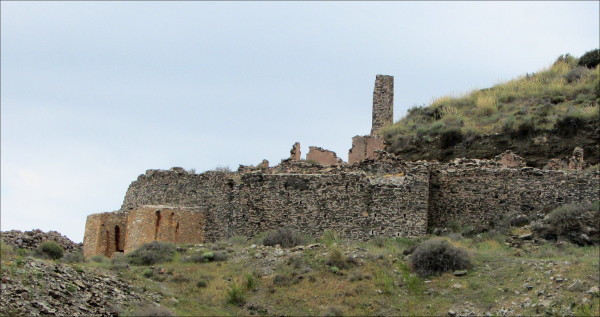 Ruinas de la estación de cable aéreo de Cala de las Picotas