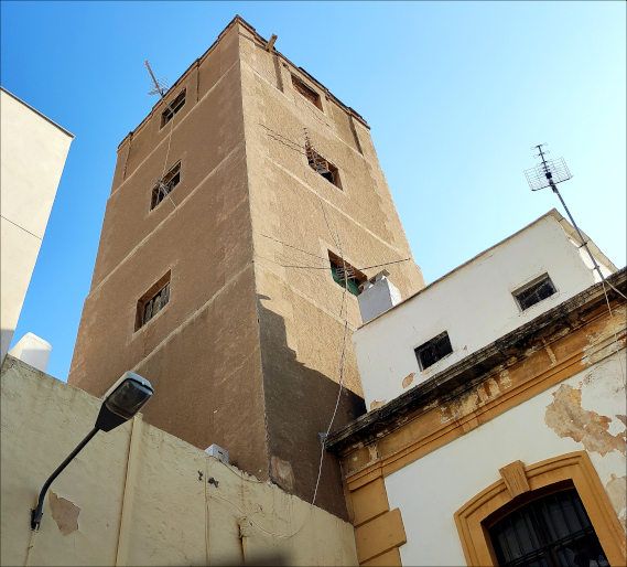 Torre de Perdigones en la calle Relmpago de Almera